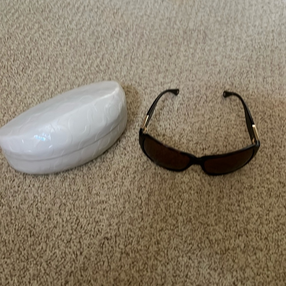 Coach sunglasses Excellent condition. Tortoise.